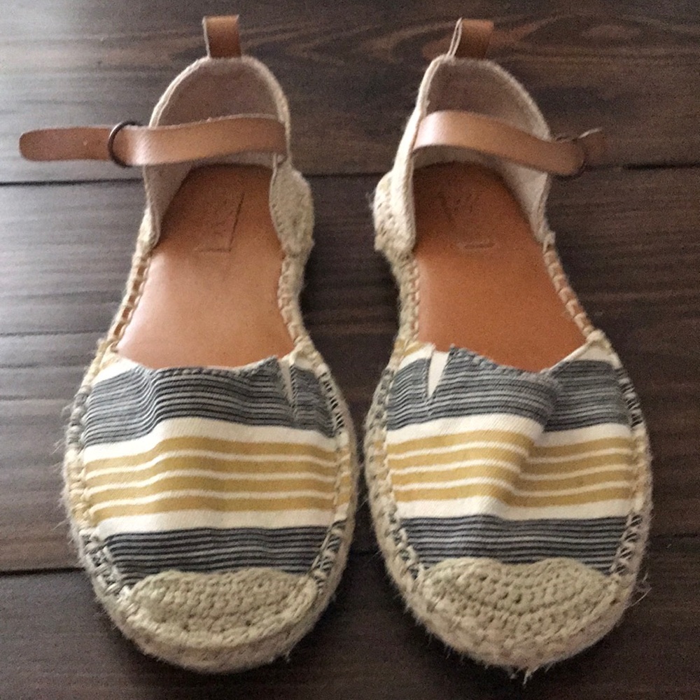 Roxy sandals